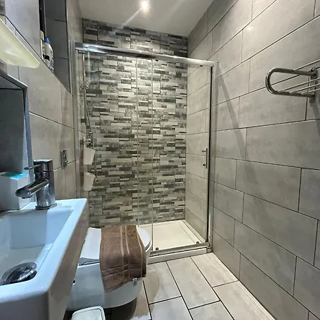 Cozy Bugibba Ground Floor Retreat, Prime Location Near The Sea & Square דירה סיינט פול ביי