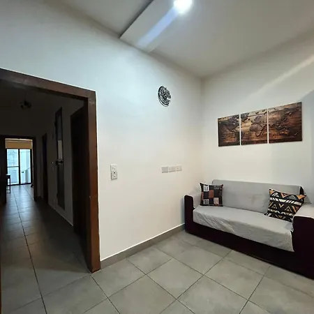 Cozy Bugibba Ground Floor Retreat, Prime Location Near The Sea & Square סיינט פול ביי
