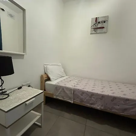 アパート Cozy Bugibba Ground Floor Retreat, Prime Location Near The Sea & Square セント・ポールズ・ベイ